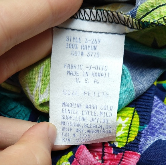 Vintage Hawaiian Elastic Waist 100% Rayon Shorts - Picture 3 of 5